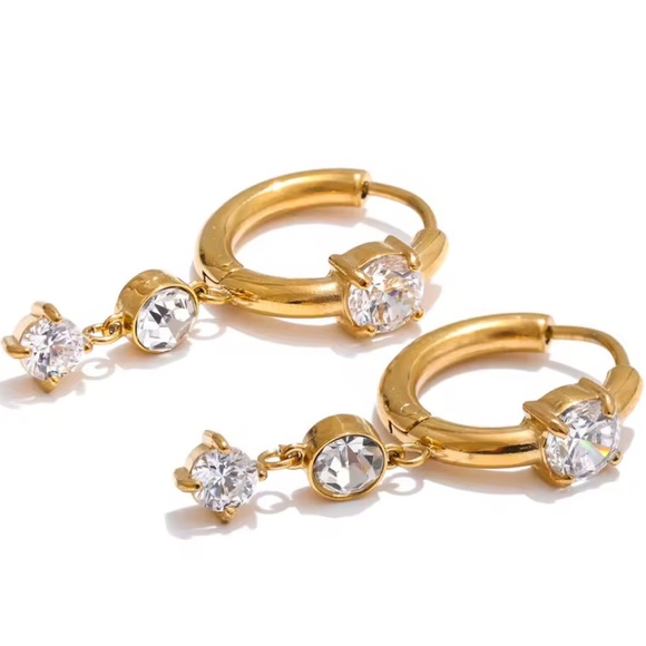 Elegant Gold Hoop Earrings with Crystal Accents - Picture 1 of 6